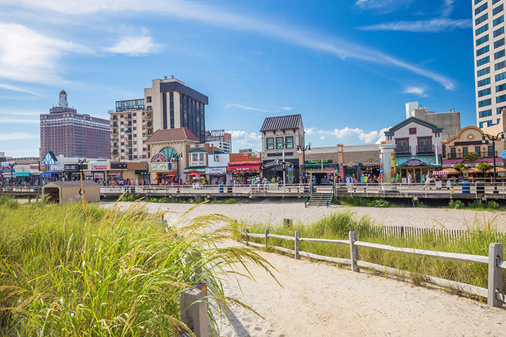 beach entrance to boardwalk