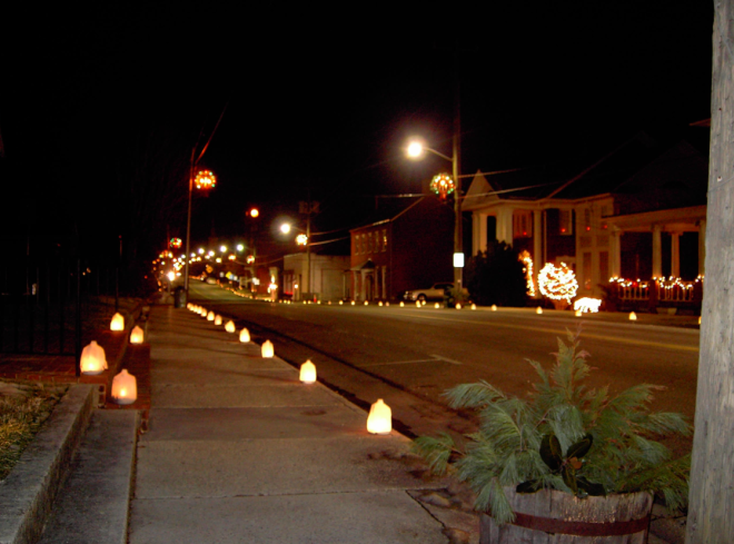 Buchanan Christmas Eve Luminaries