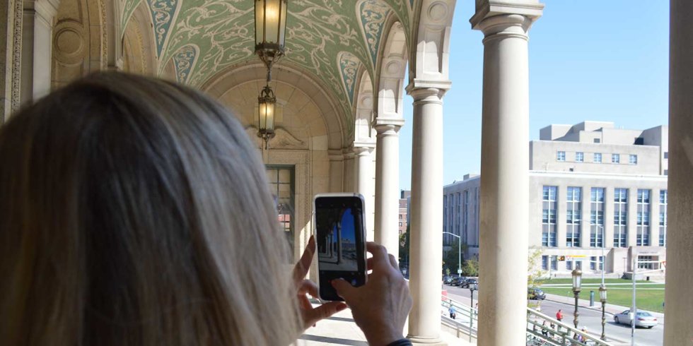Capturing Business: Picture