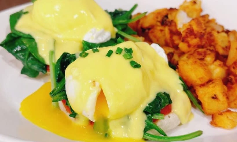 Eggs Benedict with home fries