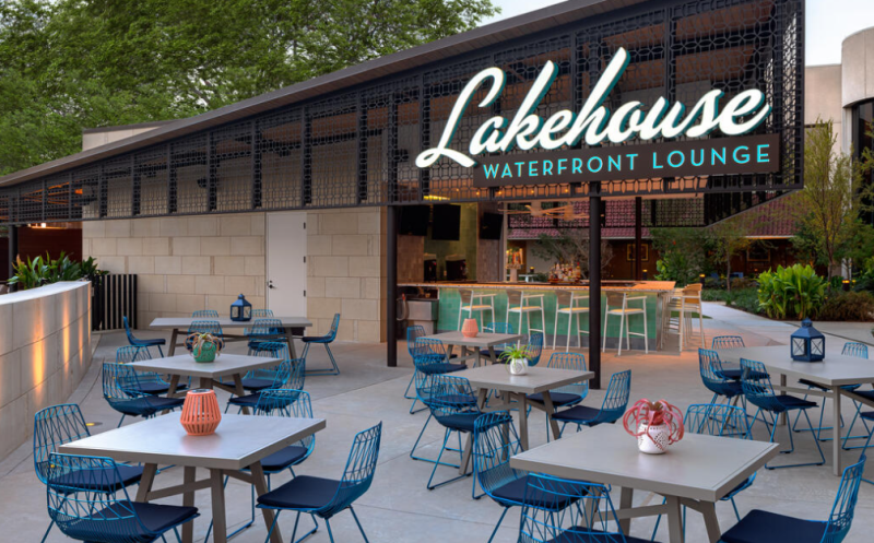Exterior dining area at Lakehouse Waterfront Lounge in Irving, TX