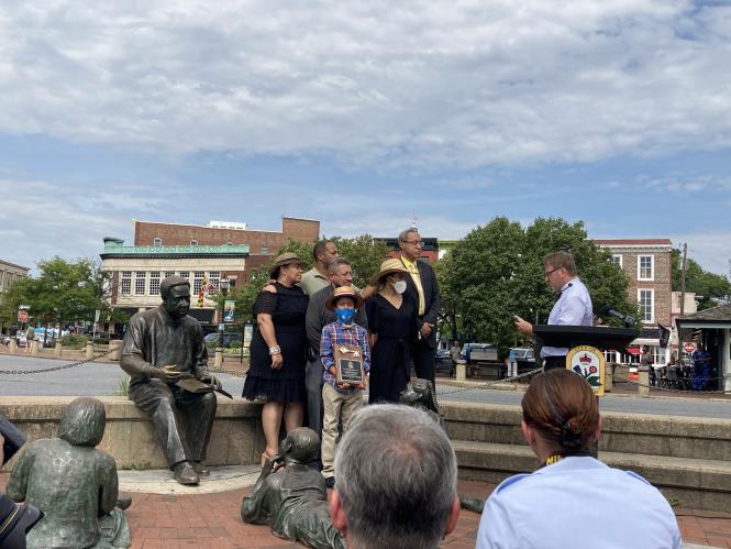 Haley family stands with mayor Gavin Buckley circa August 2021