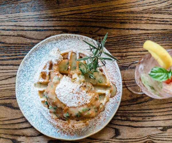 Enjoy a boozy brunch at Copper Vine