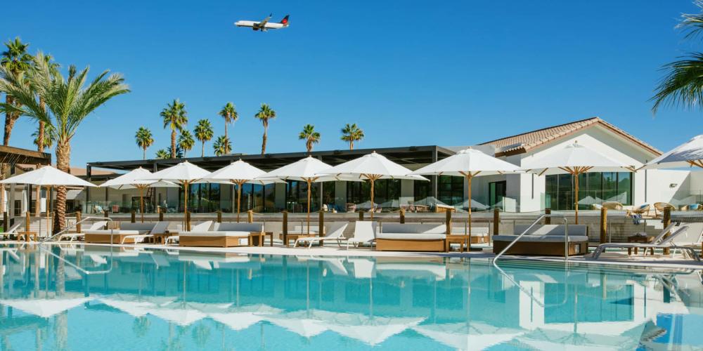 Surf Club Restaurant-Res-Island-Bar