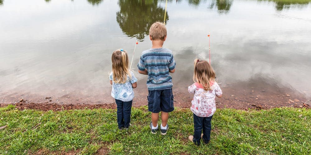 Kids fishing at Rutledge-Wilson Farm Park.