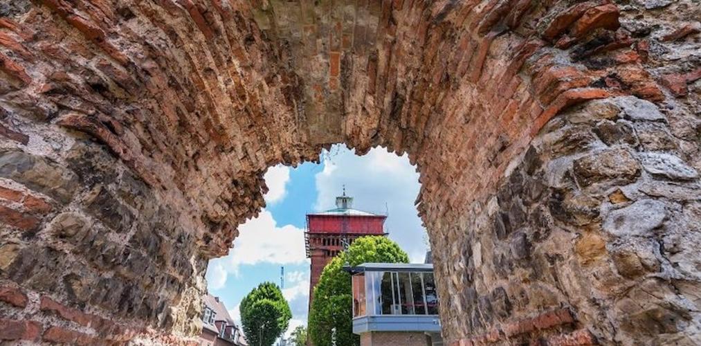 Jumbo Water Tower through Balkerne Gate