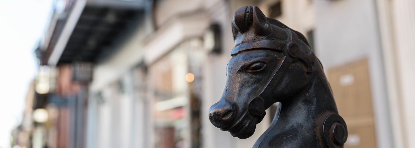 Poste con cabeza de caballo en el Barrio Francés