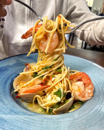 Linguine pasta with shrimp and clams at Fattoria e Mare