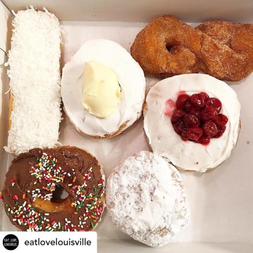 Donuts as big as your head from Jeff’s Bakery. 📸: eatlovelouisville