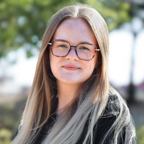 Carly Blondin 500x500 Headshot