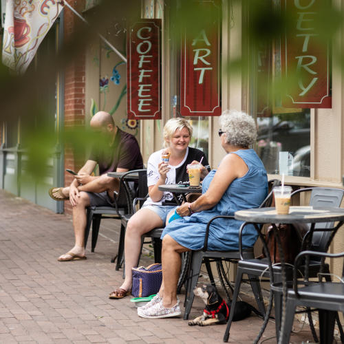 Taste Full Beans - Outdoor Dining - Ice Crean - Coffee - Dog