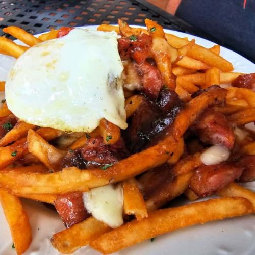 Bistro Saint Emanuel poutine