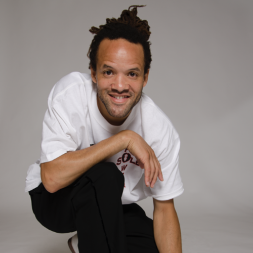 Savion Glover_kneeling