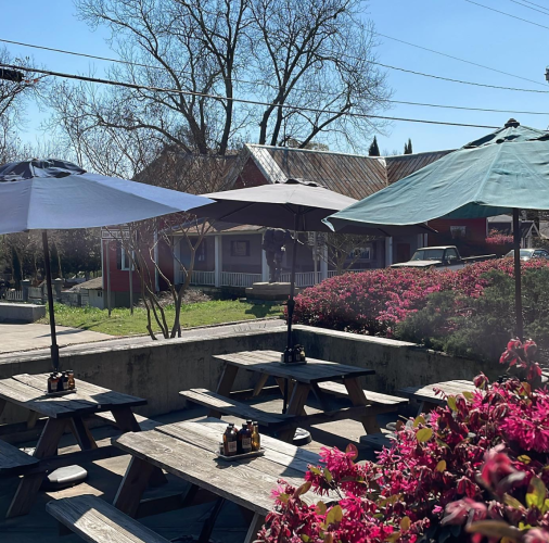Pulaski Heights Barbecue, Patios