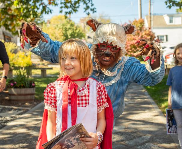 Legends & Lanterns Big Bad Wolf & Little Red Riding Hood