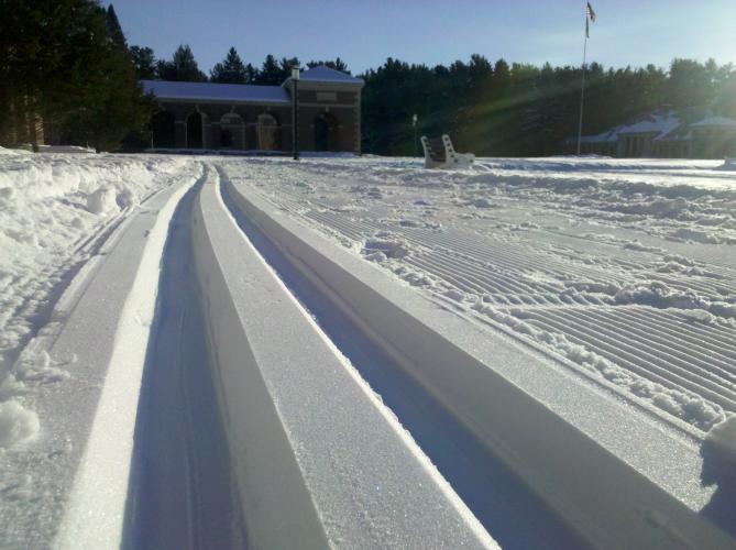 Closeup of x-country ski tracks at the Spa State Park