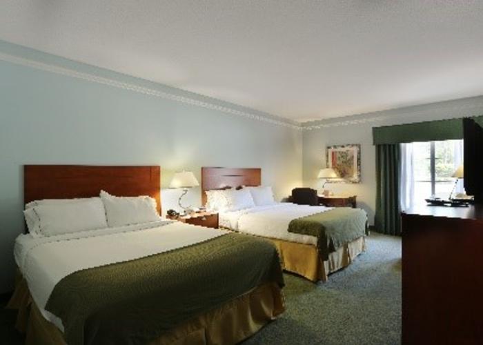 Guestroom - Standard Double - 2 Queens