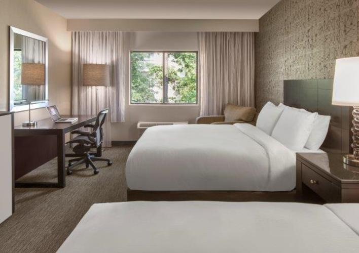 2 Queen Beds
