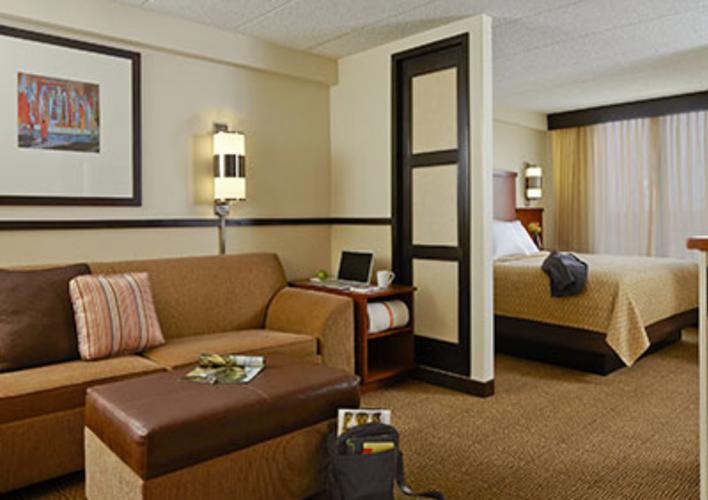 HP_P014_Next-Gen_King_Guest_Room_51566_med.jpg