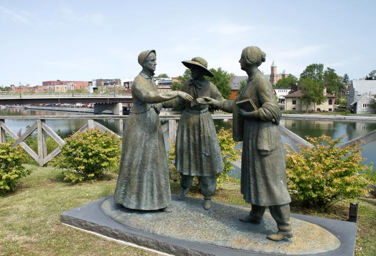 statue depicting when Susan Anthony met Elizabeth Cady Stanton