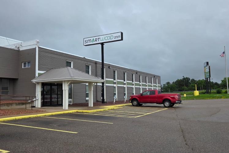 Smartwood Inn Exterior