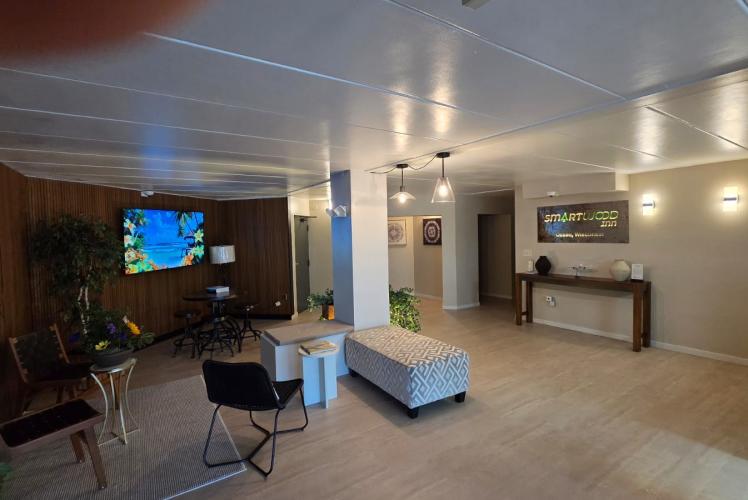 Smartwood Inn Lobby
