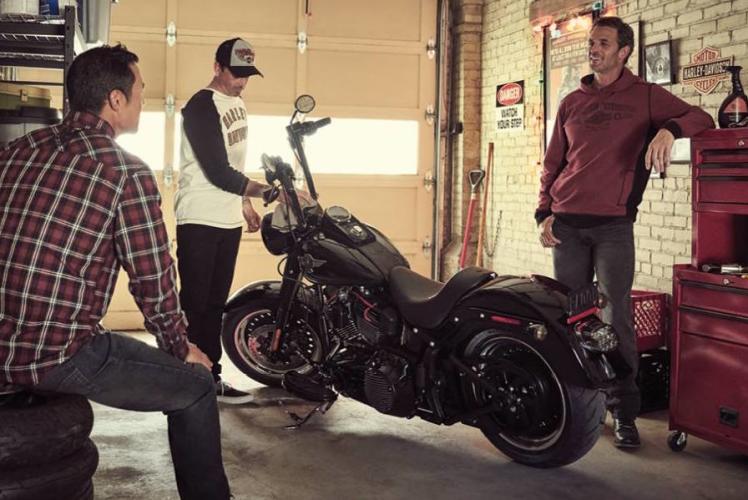 Harley-Davidson: guys hanging out