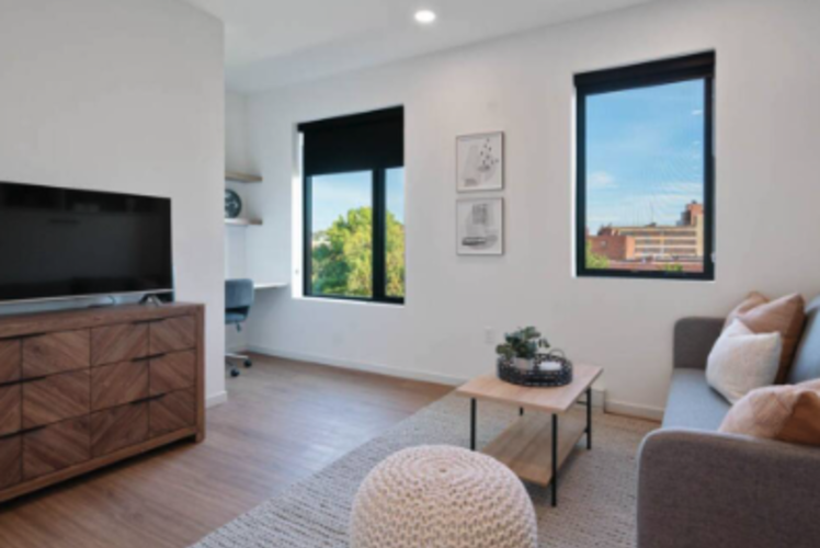 Andante Spacious Studio