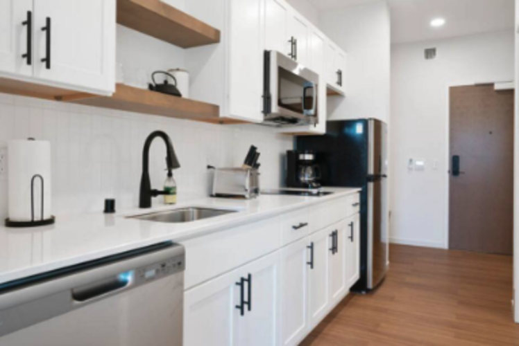Andante Spacious Studio