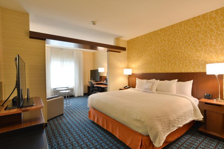 Fairfield Inn & Suites by Marriott King Suite