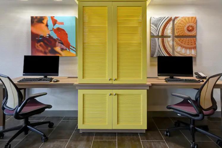 Home2 Suites Office Area