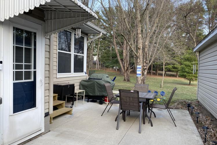 South side, quiet neighborhood, large backyard , free off street parking