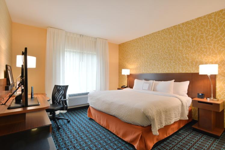 Fairfield Inn & Suites by Marriott Standard King Room