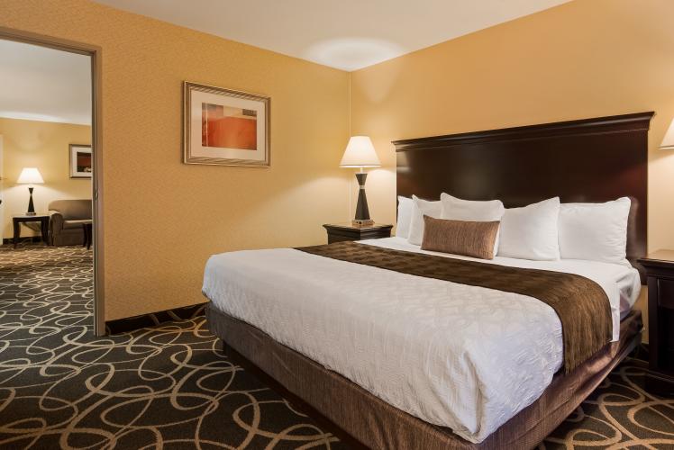 King Suite at Best Western Plus Eau Claire Conference Center