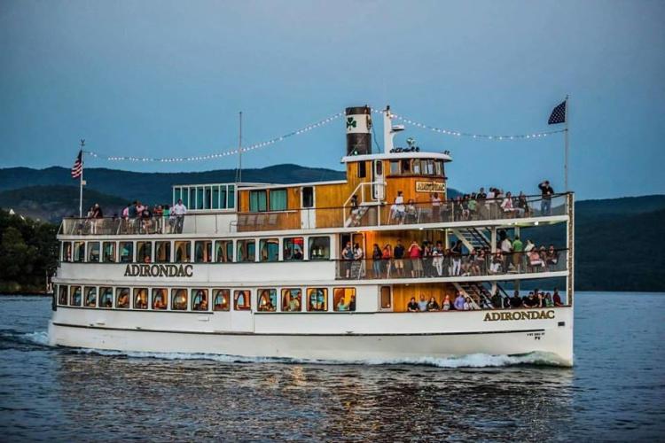 Adirondack cruise ship on Lake George filled with people