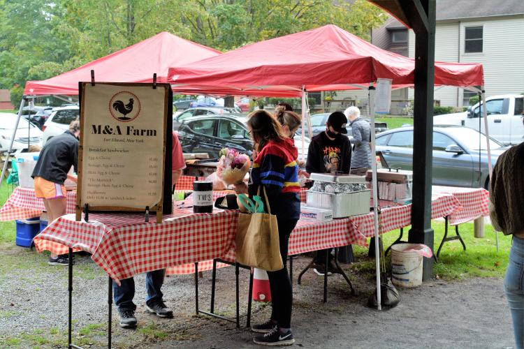 Customer stopping by to order a breakfast sandwich at Farmers' Market