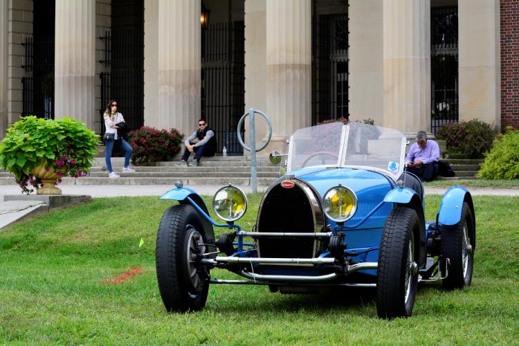 Blue Bugatti in front of Hall of Springs