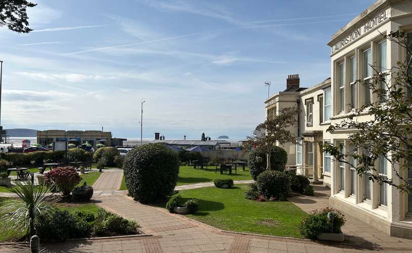 Lauriston Hotel with view of beach in WsM