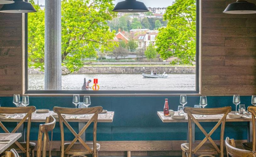 Tables and view of harbourside from restaurant - credit Noah's Bristol
