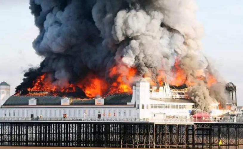 2008 fire on The Grand Pier in Weston-super-Mare -credit Paul Temple