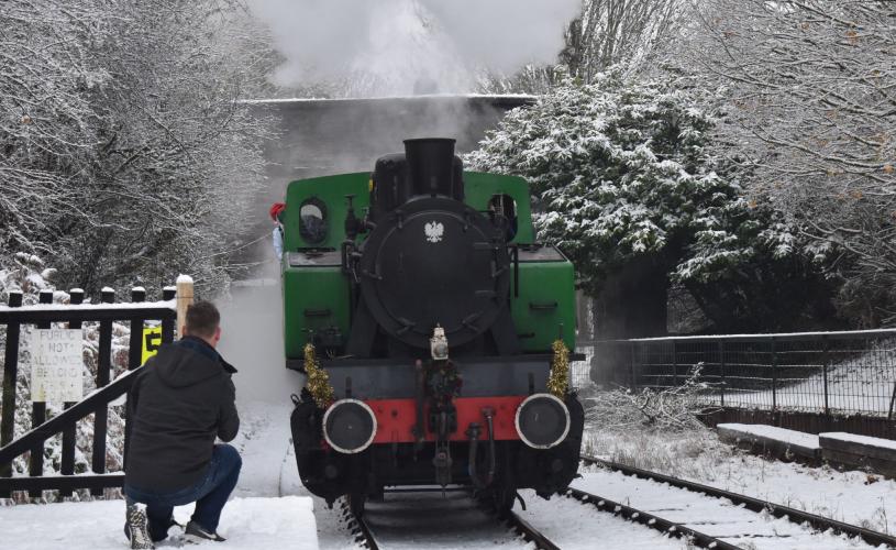Avon Valley Santa Specials in the snow near Bristol - credit Adam Bryant