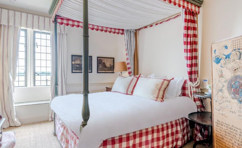 Bedroom at Swangrove House in Badminton Estate - credit Badminton Estate