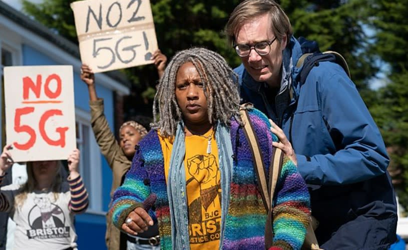 The Outlaws Clare Perkins and Stephen Merchant in the Outlaws Series 2- Protest