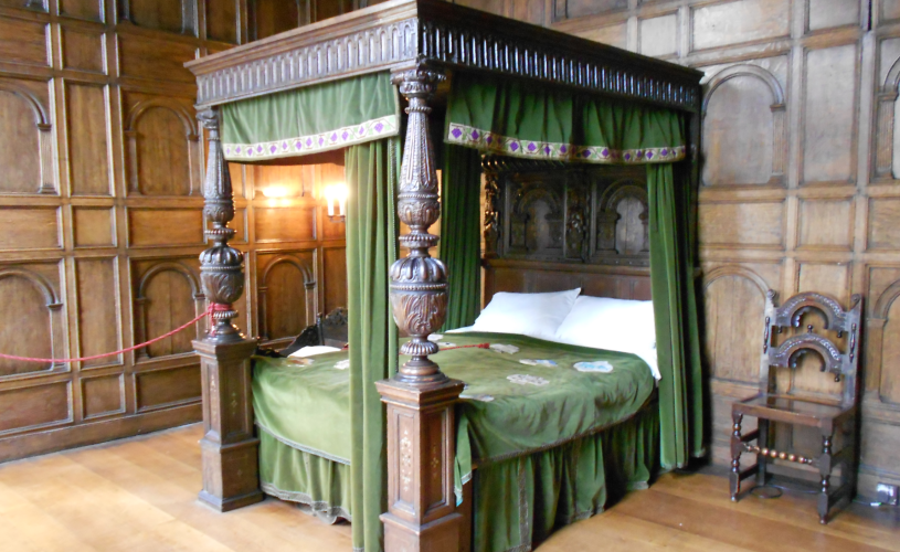 Four poster bed at The Red Lodge Museum in Bristol - credit Visit West