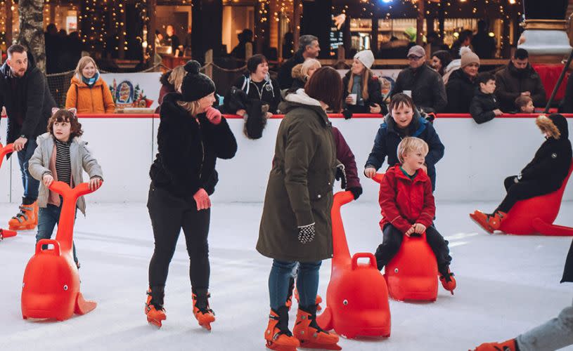Families on ice rink at Avon Valley - Credit Avon Valley Adventure and Wildlife Park