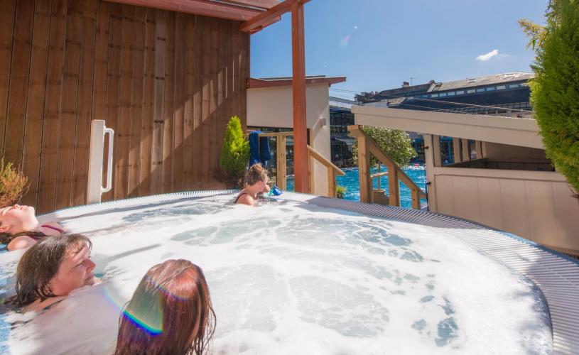 Jacuzzi at Bristol Lido by day - credit Bristol Lido