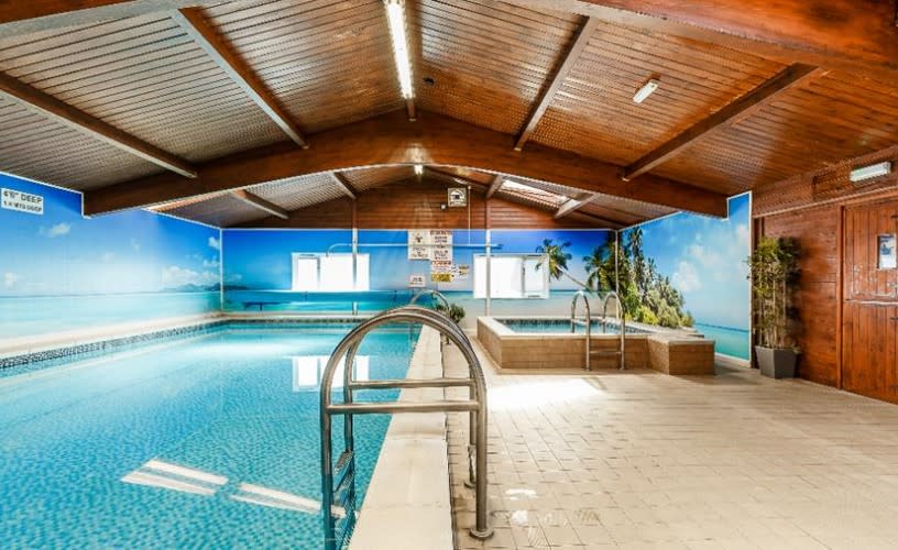 Bucklegrove Holiday Park indoor swimming pool