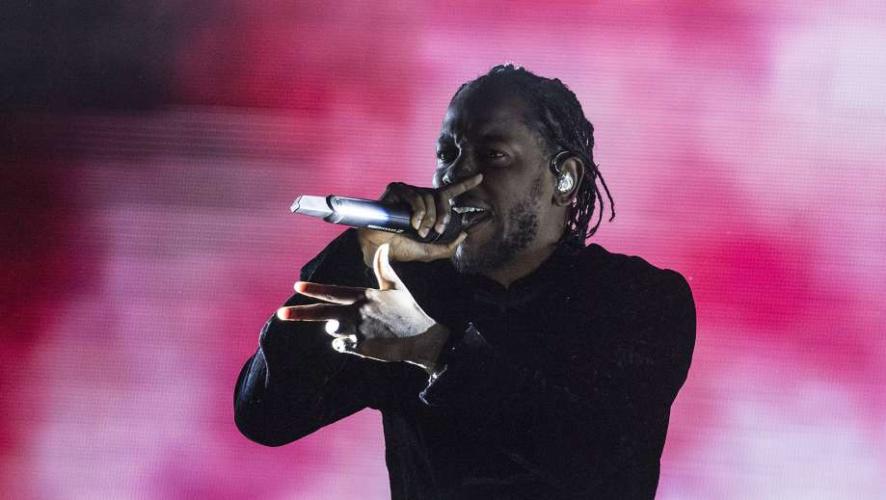 Kendrick Lamar singing