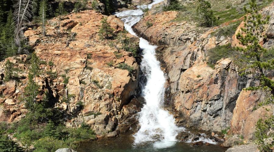 Minaret Lake hiking trail waterfall