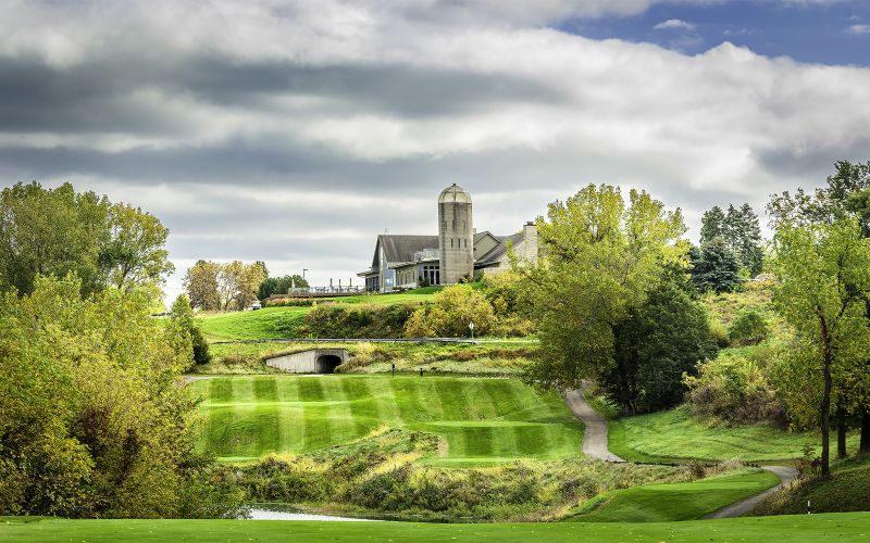 The General Golf Course at Eagle Ridge Resort in autumn — 1st tee looking back